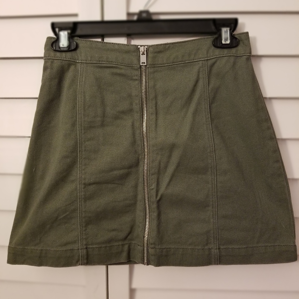 💖 3/$20 H&M Divided olive green denim mini skirt